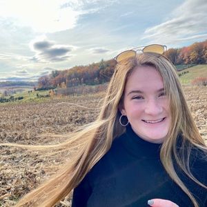 Meet your Posher, Emily
